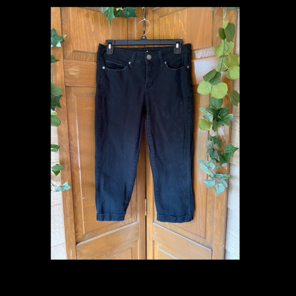 Black denim capris